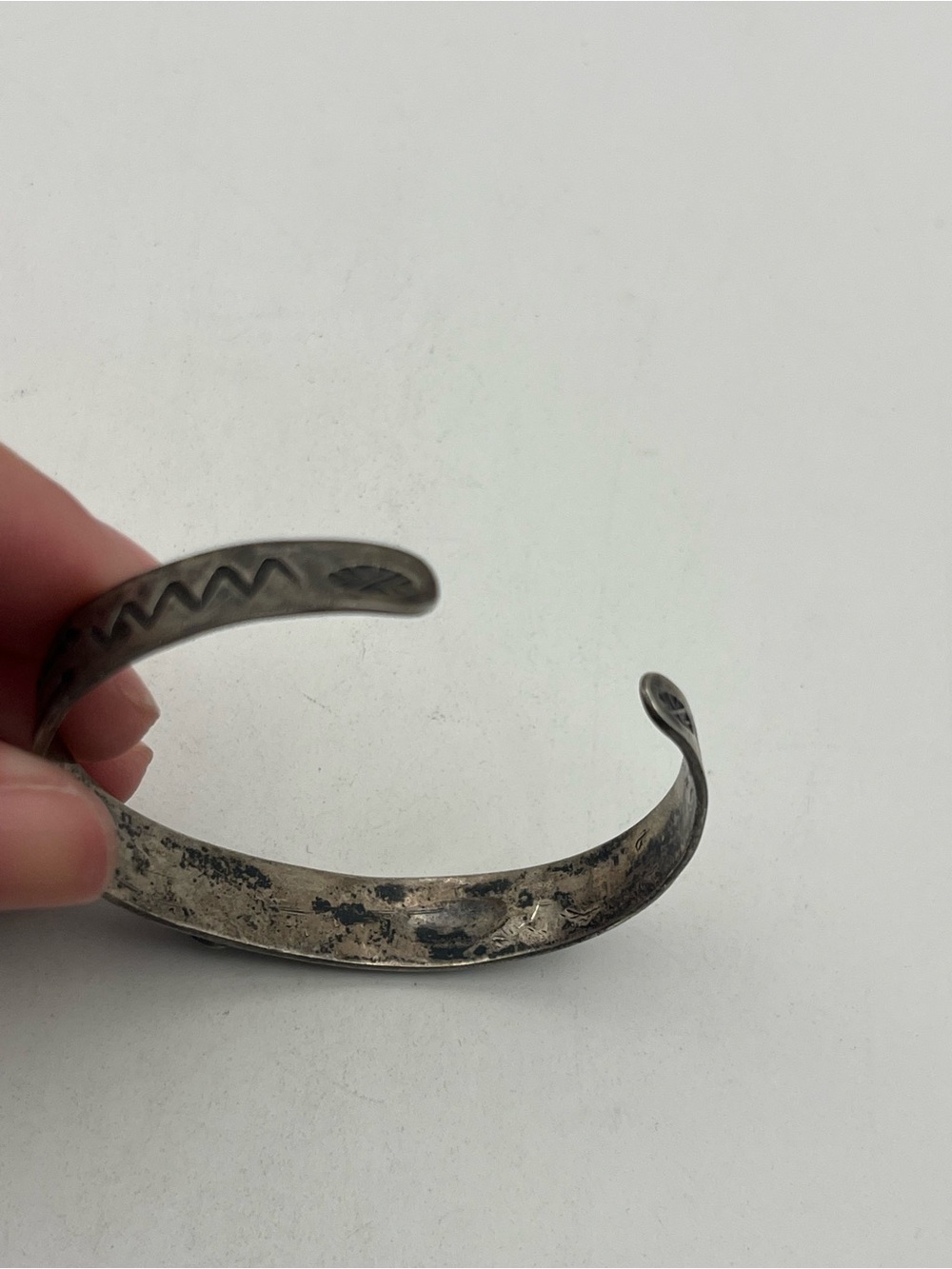 Native American sterling silver hand stamped blue stone vintage cuff bracelet - Picture 15 of 16